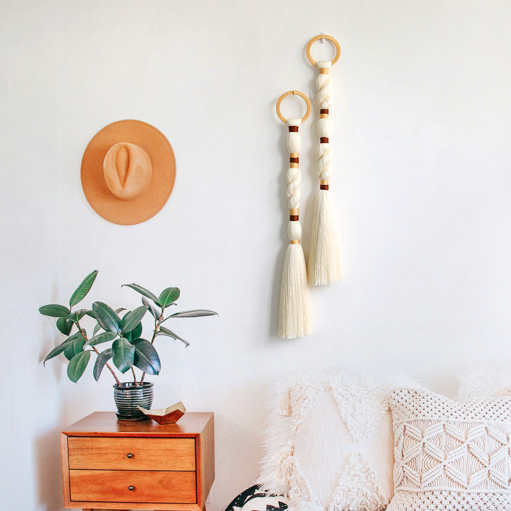 Wall decoration with elegant tassel design