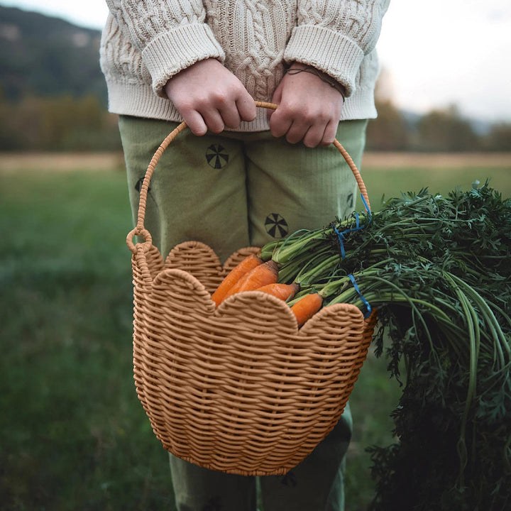 Handwoven basket with handle