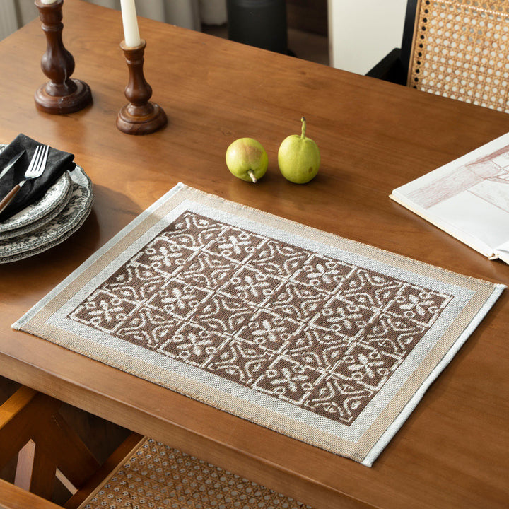Reversible jacquard scarf with ornamental weave structure