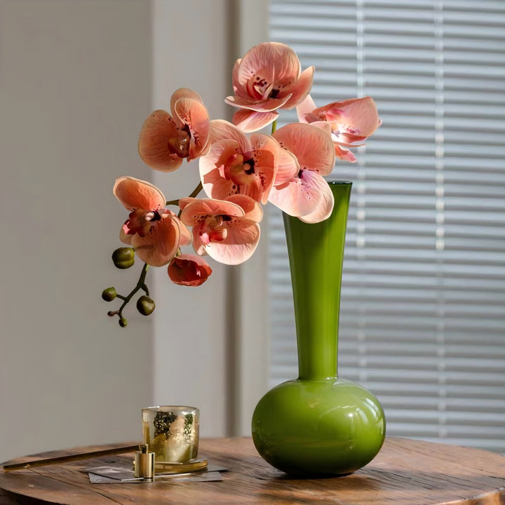 High-quality glass vase with slim design