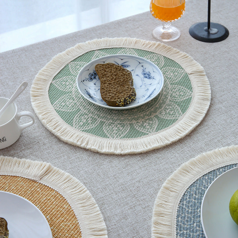 Round woven placemat with fringes and mandala jacquard structure