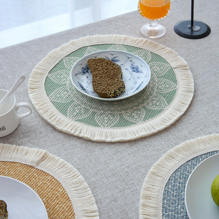 Round woven placemat with fringes and mandala jacquard structure