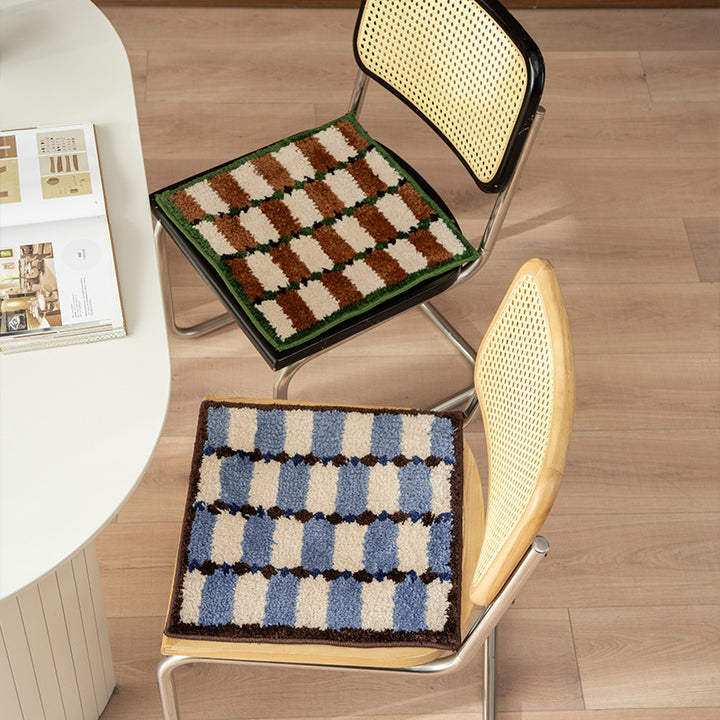 Hand-tufted square bath mat with high pile and non-slip bottom