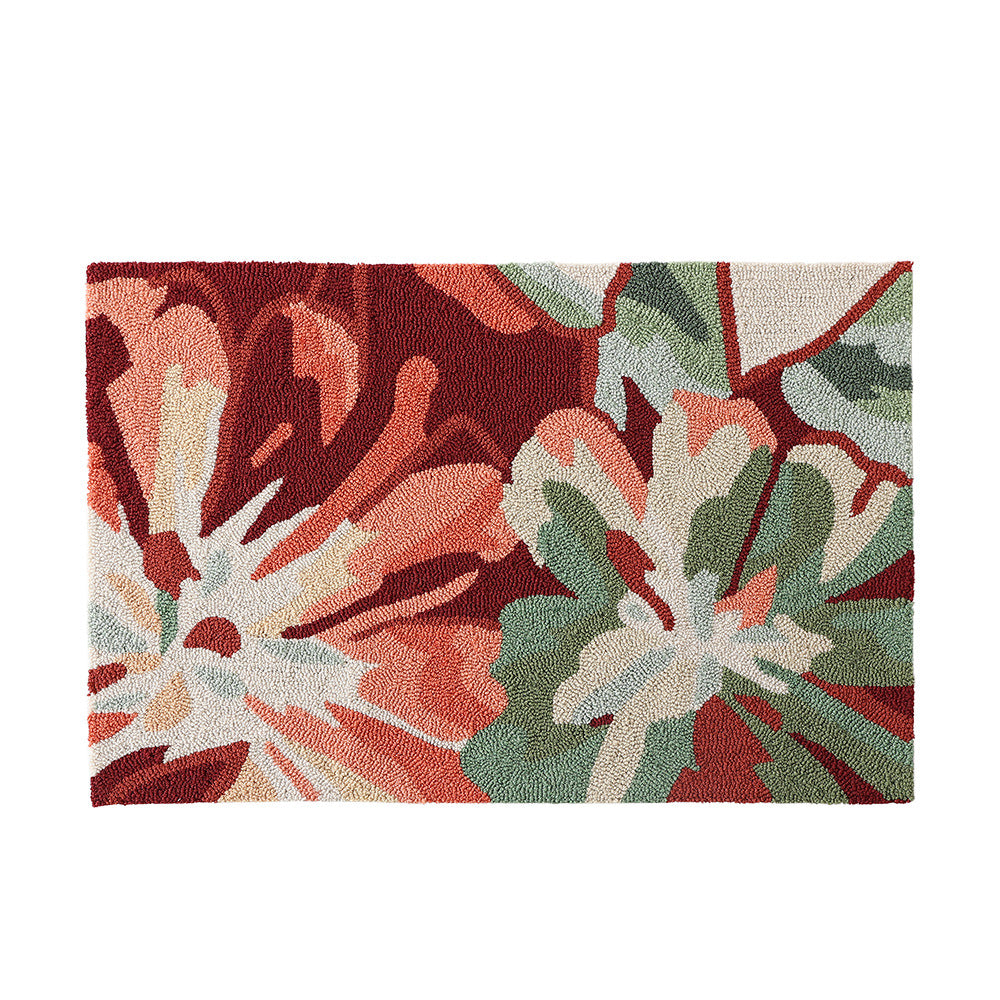 Floral bath mat made of absorbent cotton loop structure with non-slip underside