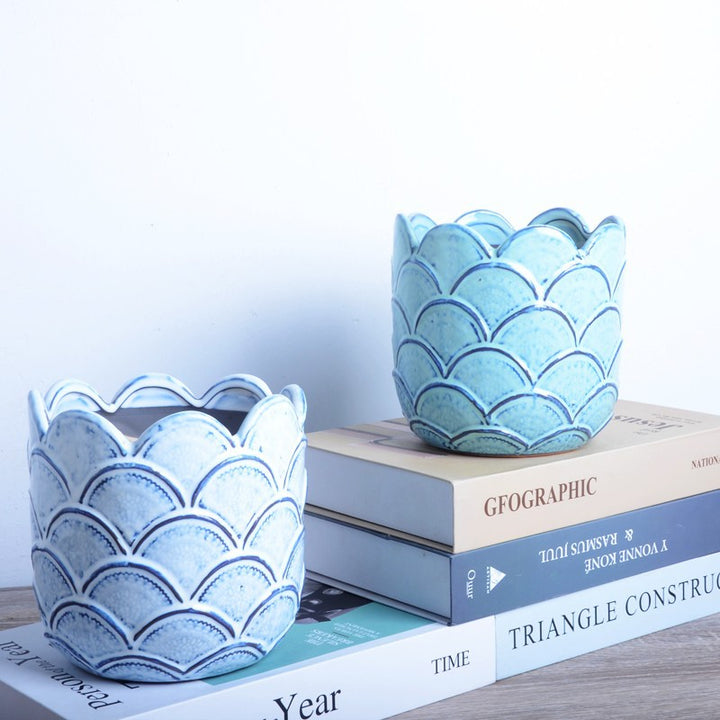 Decorative ceramic pot with sculptural design