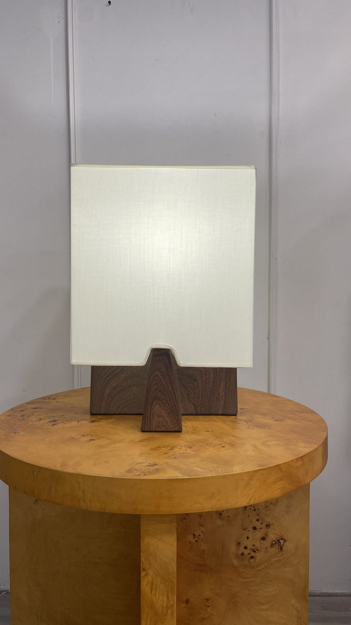 Contemporary table lamp