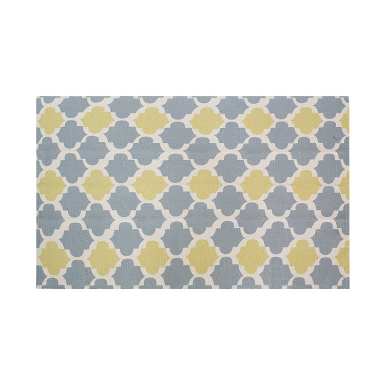 Flat-woven rectangular rug for living and entrance areas with quatrefoil pattern