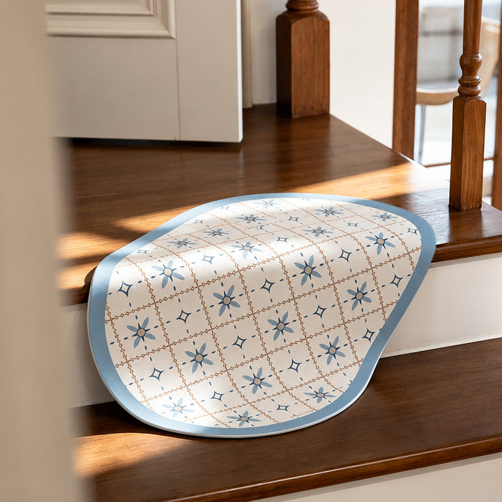Oval wipeable placemat with tulip pattern, padded edge and non-slip bottom
