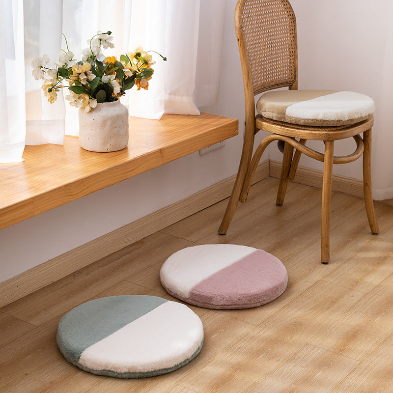 Round high-pile microfiber bath mat with two-tone division and non-slip base