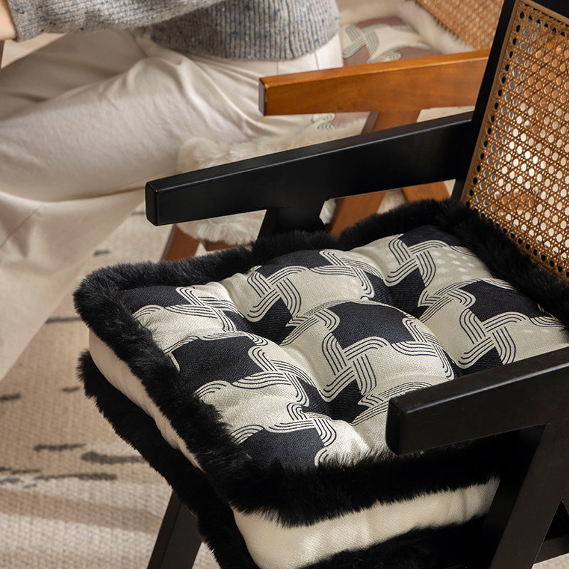 Padded seat cushion with fastening straps, quilted tufting surface and faux fur trim