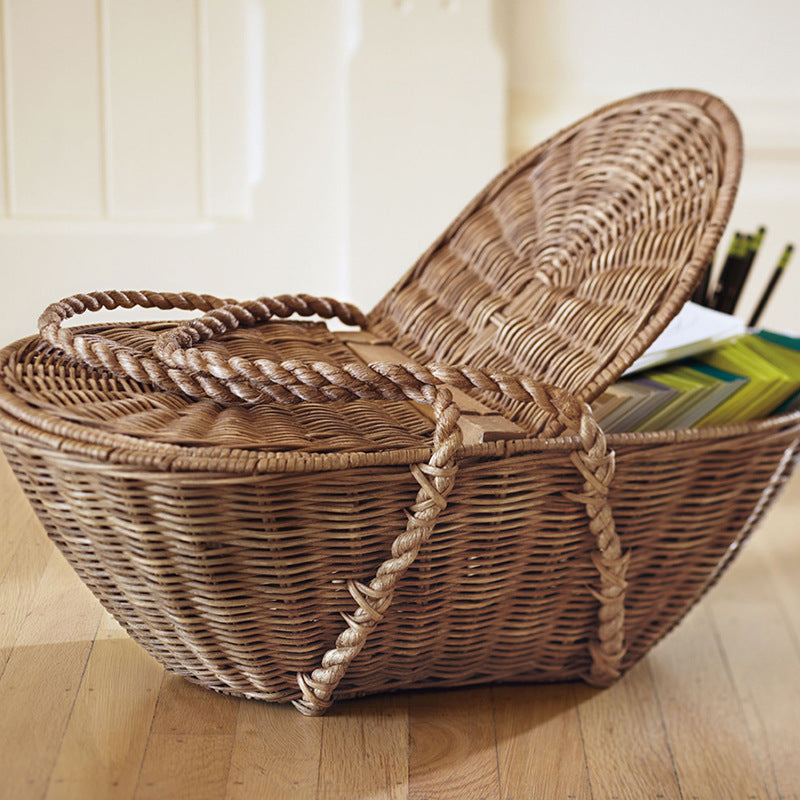 Practical storage basket with lid made of woven natural material