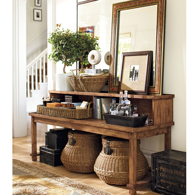 Practical storage basket with lid made of woven natural material
