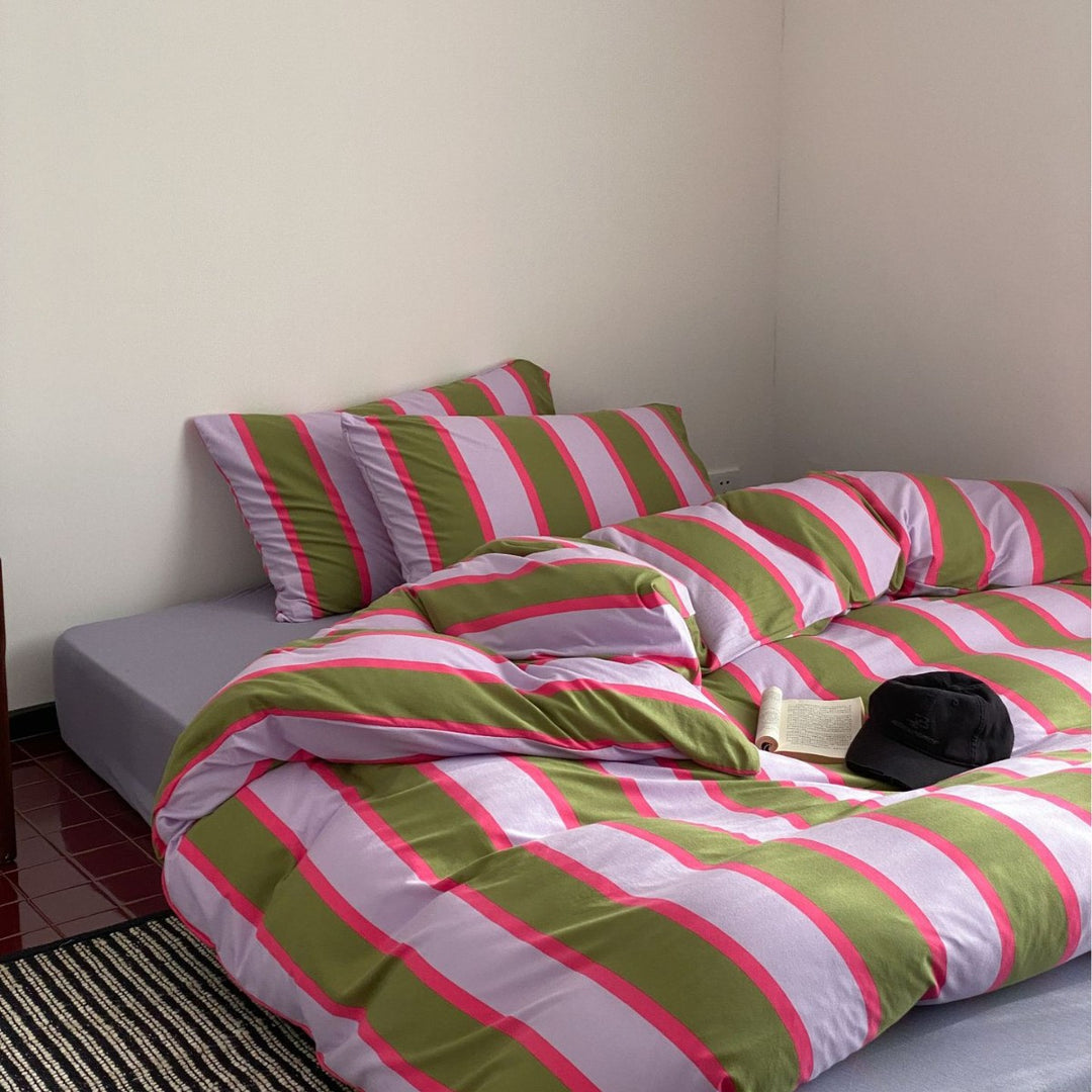 Decorative Striped Bedding Set Avarnia