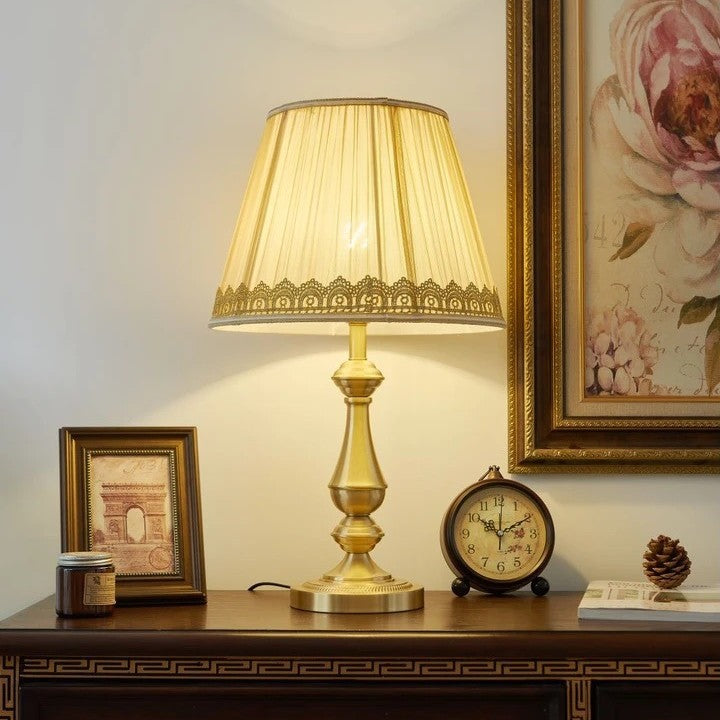 Vintage-inspired elegant table lamp