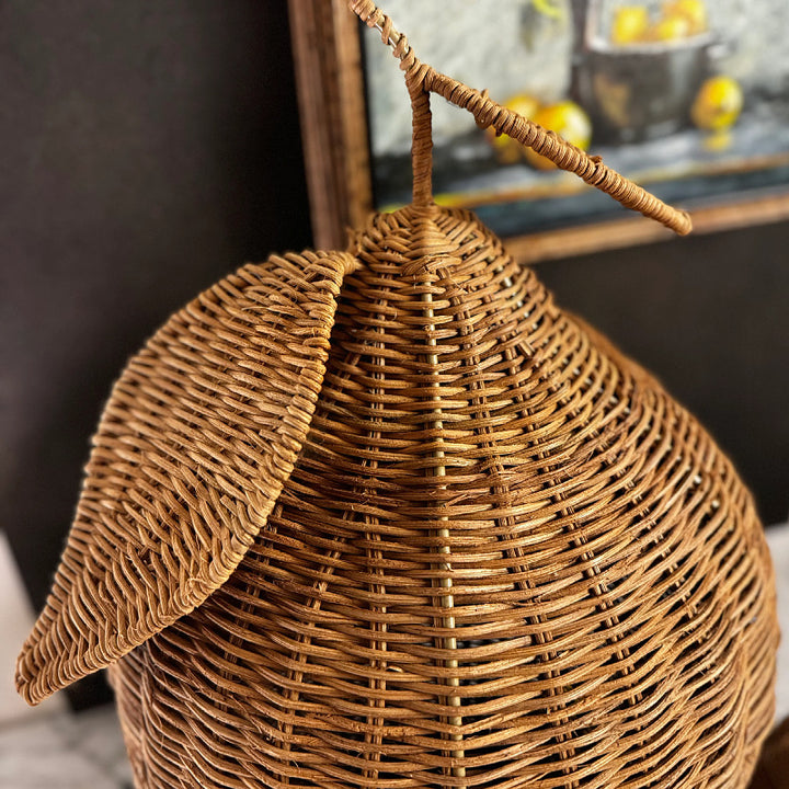 Playful fruit basket with lid