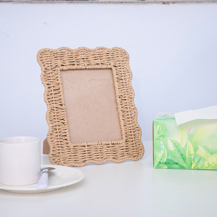 Playful picture frame in rattan style