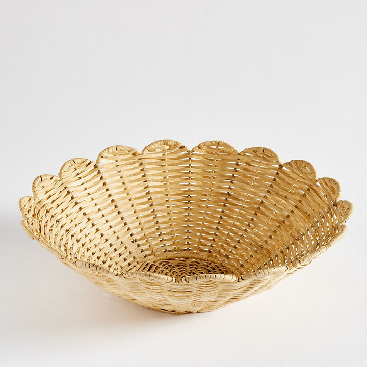 Decorative fruit basket with artistic weaving