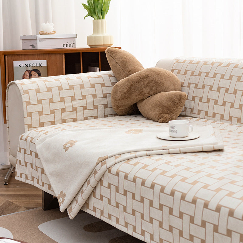Three-seater sofa with geometric jacquard cover and sleek metal legs