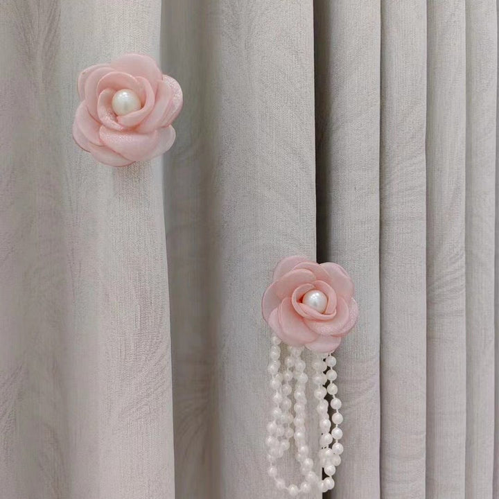 Decorative curtain clip with flower design
