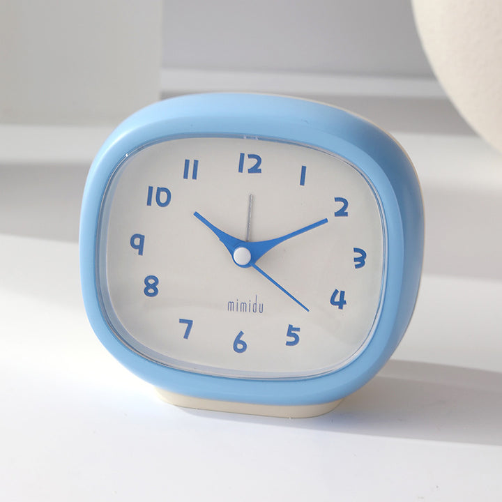 Table Clock in Modern Retro Design