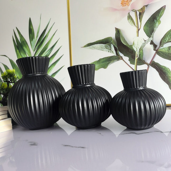 Elegant Ribbed Ceramic Vase