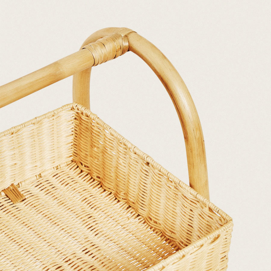 Multifunctional shelf with woven baskets