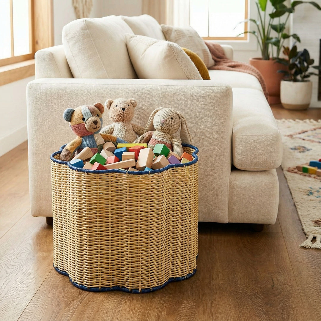 Stylish storage basket with wavy edge