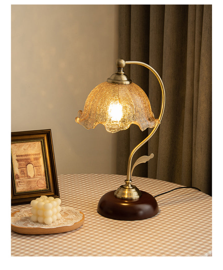 Vintage-inspired glass table lamp
