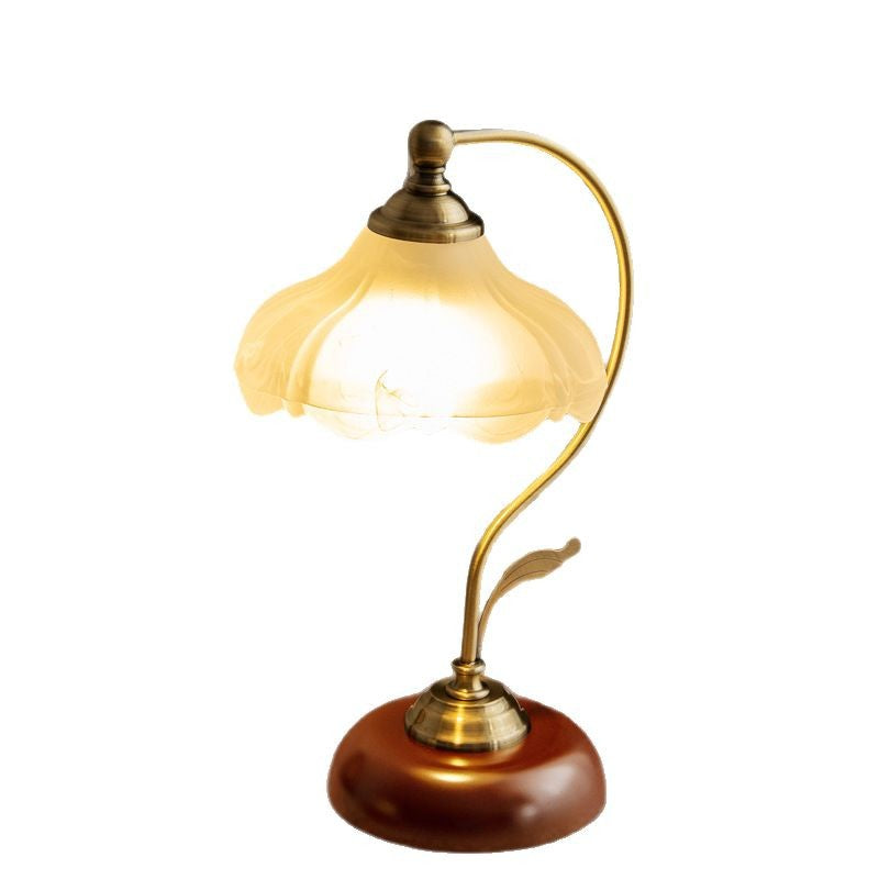 Vintage-inspired glass table lamp