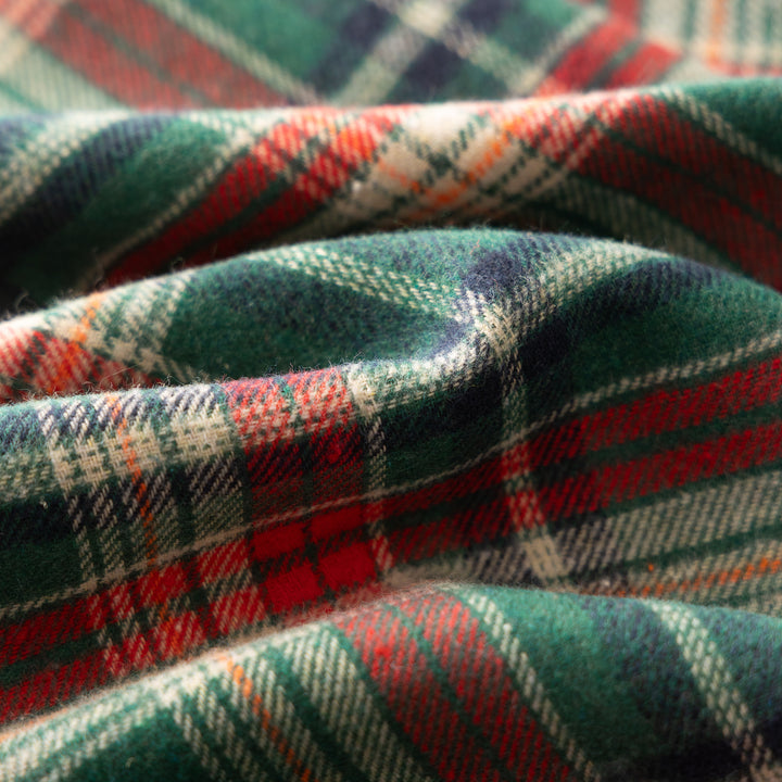 Rectangular checkered tablecloth made of cotton blend with pompom tassels