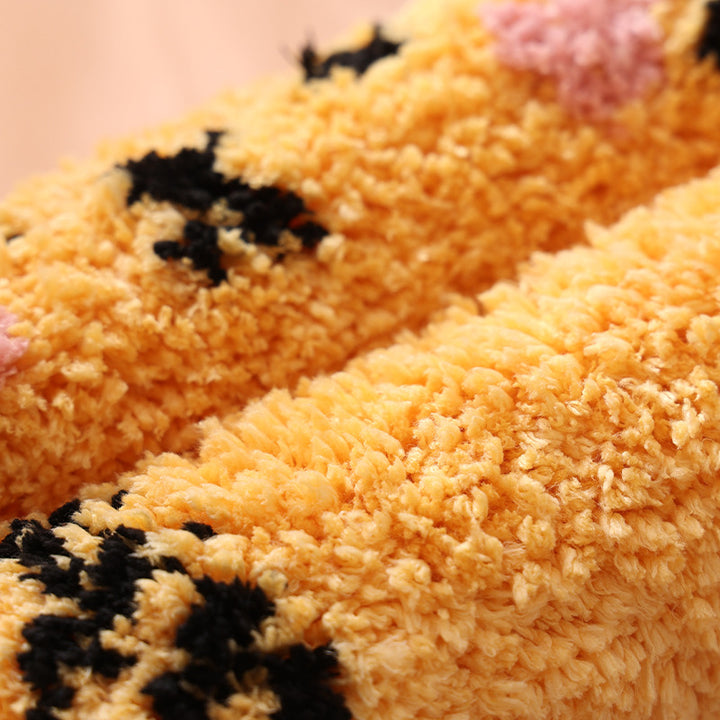 Cat-shaped microfiber rug with fluffy chenille surface and non-slip underside