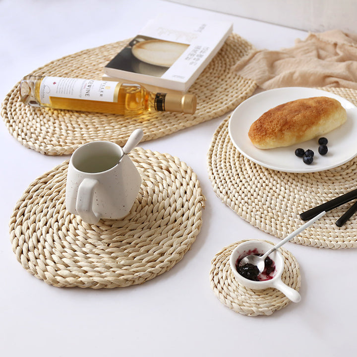 Round Coaster Made of Natural Fiber
