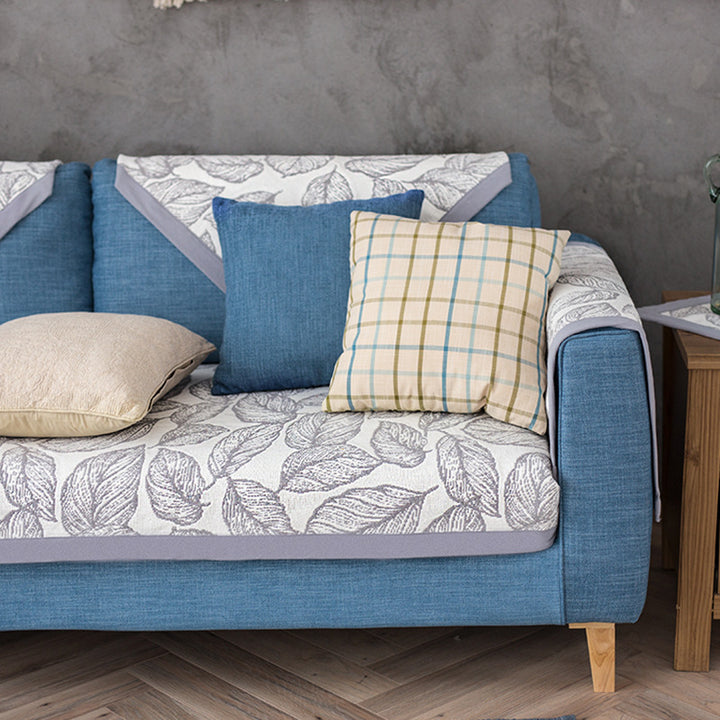 Universal sofa protective cover for three-seater with leaf print, non-slip underside and separate armrest covers