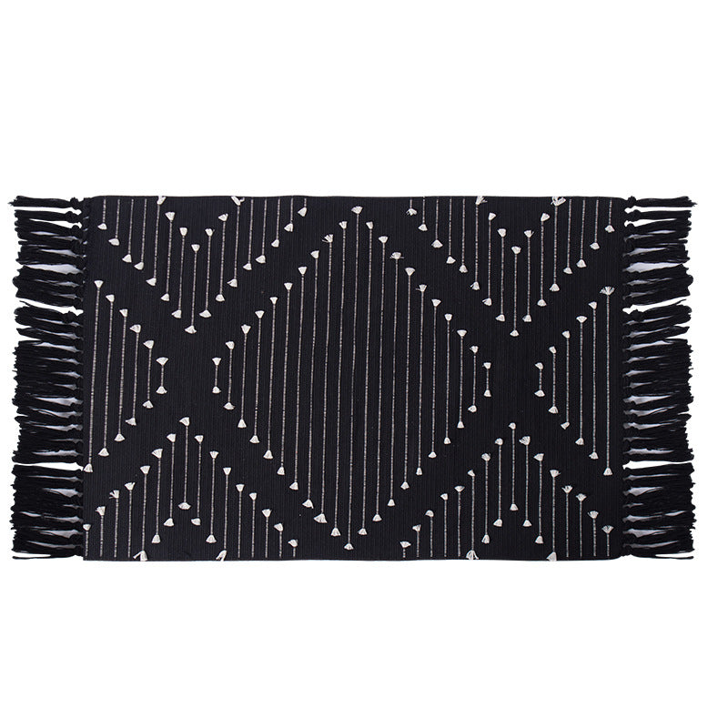 Woven cotton runner with diamond jacquard pattern and fringes
