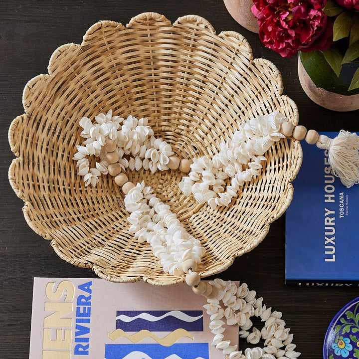 Decorative fruit basket with artistic weaving