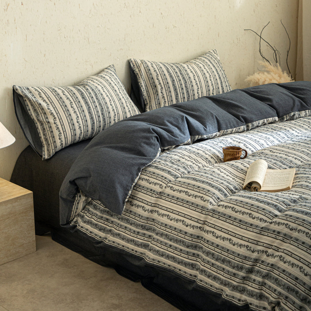 Decorative Textured Geometric Patterned Bedding Set Avarnia