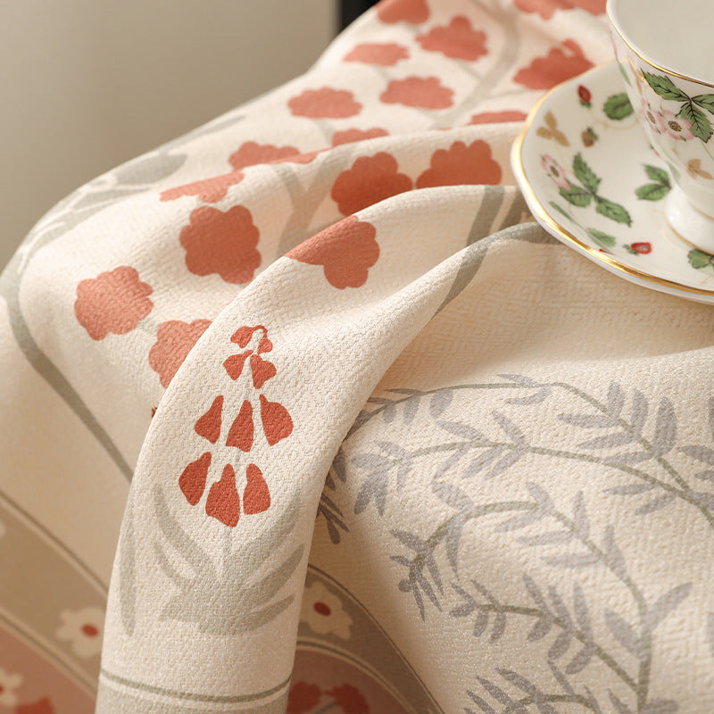 Rectangular easy-care tablecloth in floral jacquard with decorative border