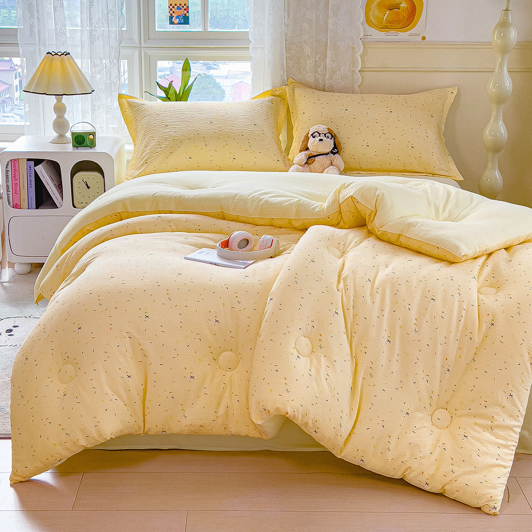 Heart Patterned Quilt Set