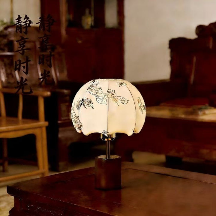 Artistic floral design table lamp