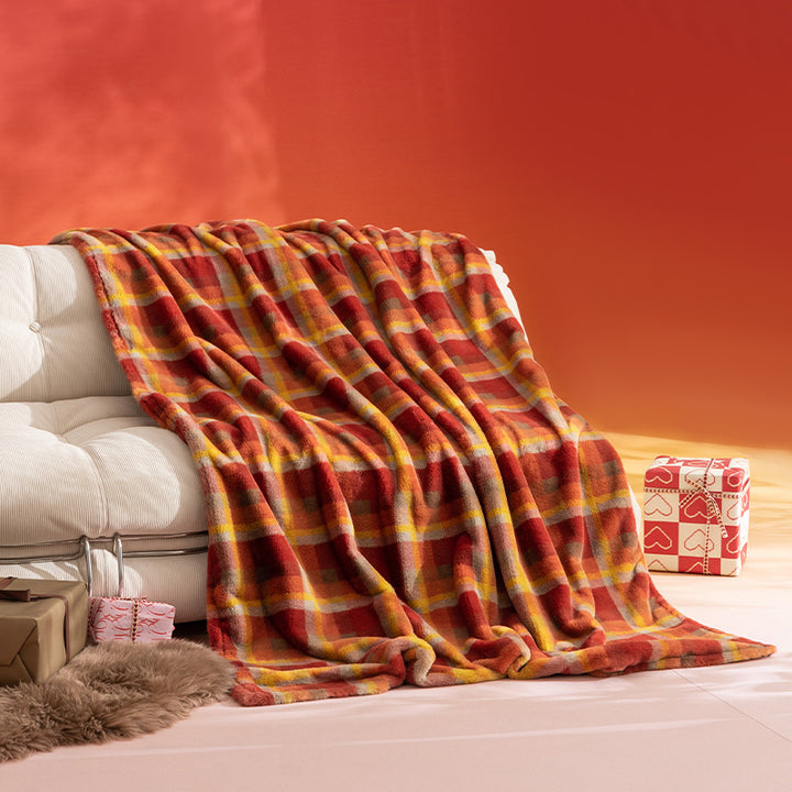 Cozy microfiber throw blanket with checkered pattern, extra soft thermal fleece and light heat effect