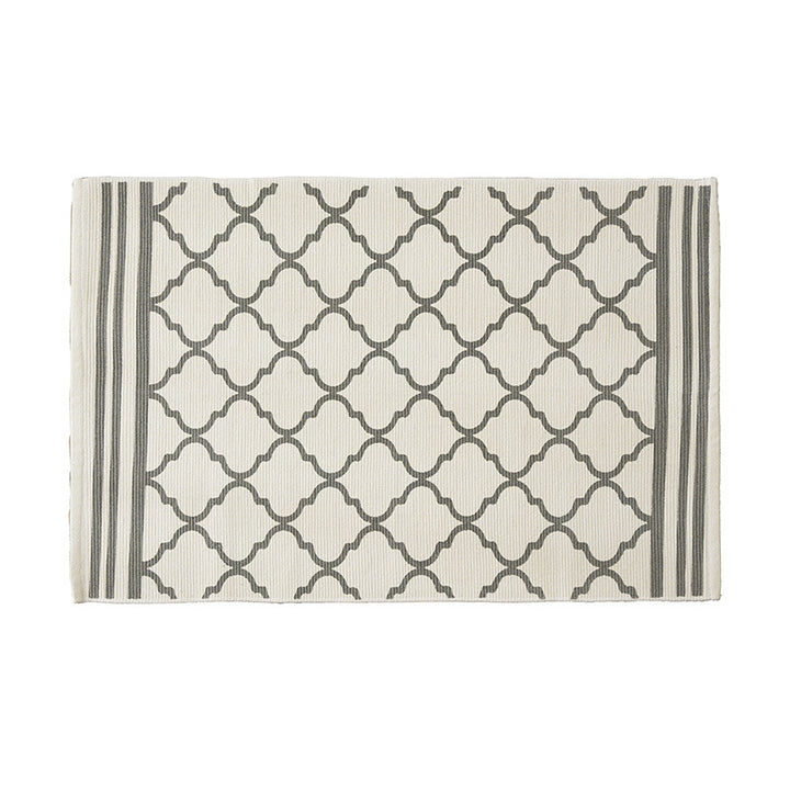 Living and entrance area mat with diamond pattern