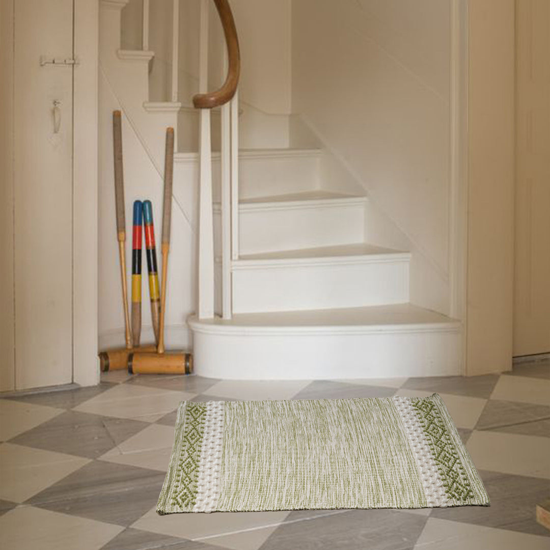 Woven runner with striped pattern, tassels and flat cotton structure