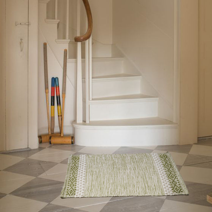 Woven runner with striped pattern, tassels and flat cotton structure