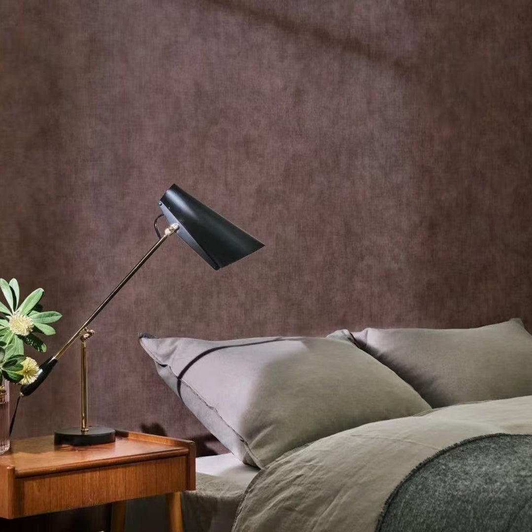 Adjustable desk task lamp