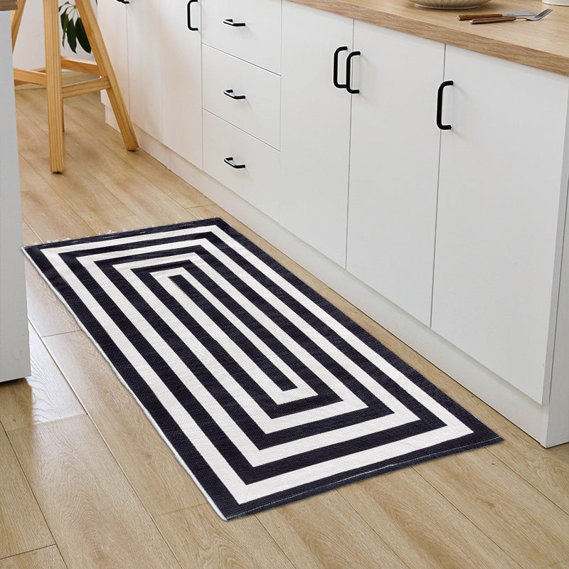 Woven cotton blend bath mat in buffalo check with flat weave structure