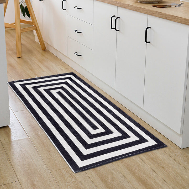 Woven cotton blend bath mat in buffalo check with flat weave structure