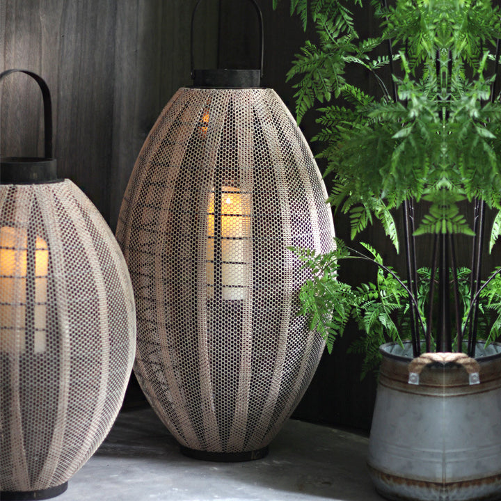Elegant lantern with metal grid