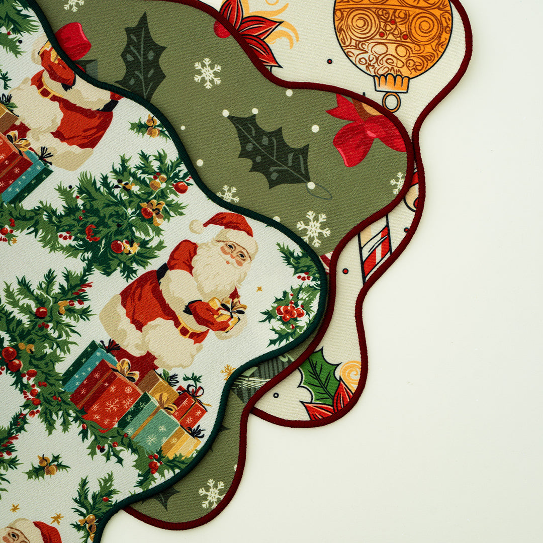 Wipeable Christmas table mat with wavy edge, non-slip bottom and festive pattern