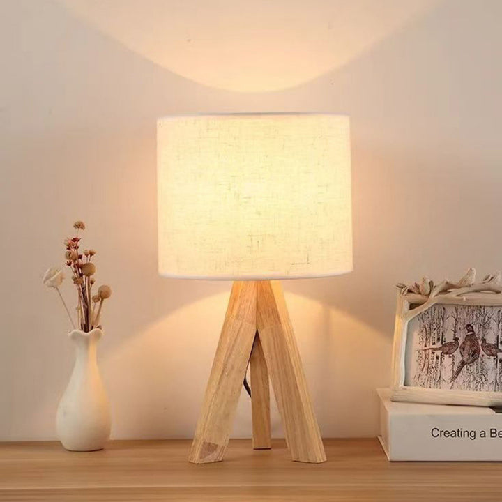 Contemporary tripod table lamp