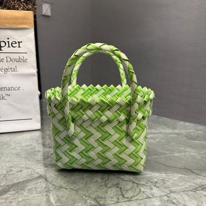 Playful basket bag with bow